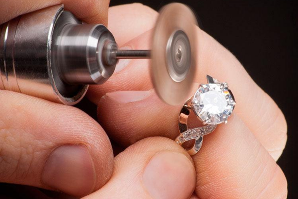 Fine jewelry diamond ring cleaning and polishing