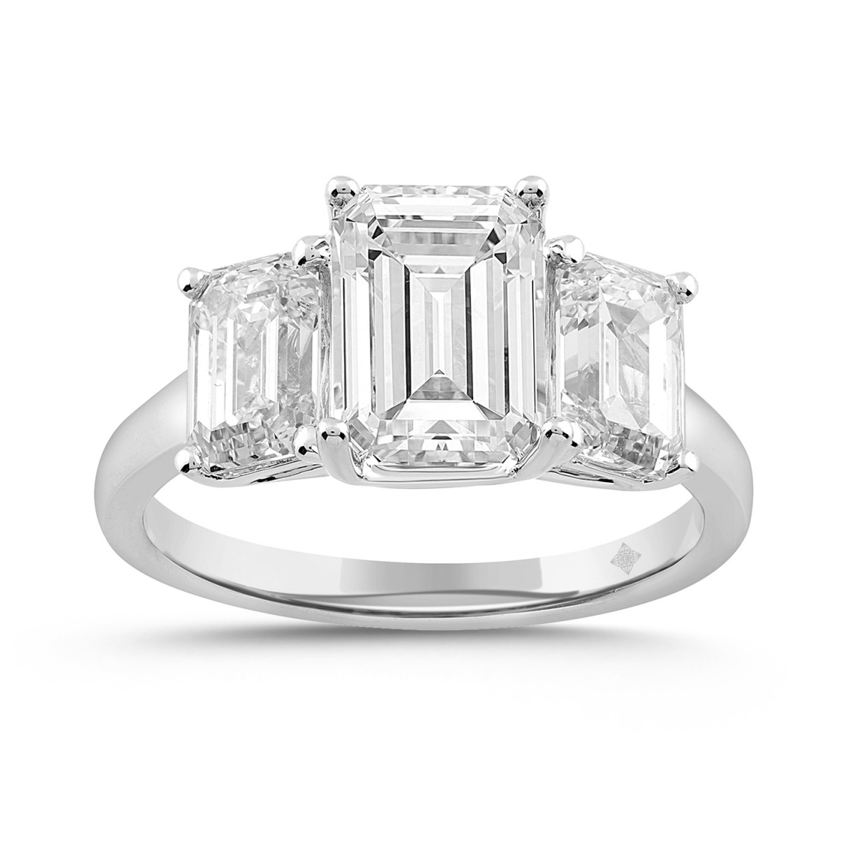 LADIES RING 5CT EMERALD DIAMOND 14K WHITE GOLD (CENTER STONE EMERALD DIAMOND 3CT ) 1 LADIES RING 5CT EMERALD DIAMOND 14K WHITE GOLD (CENTER STONE EMERALD DIAMOND 3CT ) - Image 1