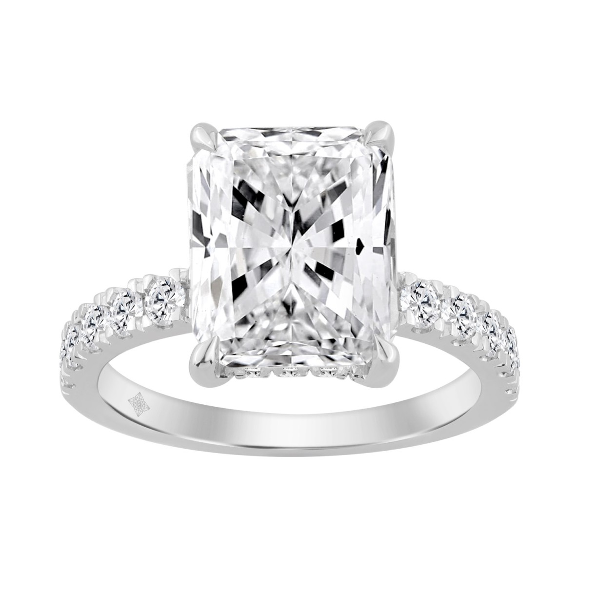 14K WHITE GOLD 4 3/4CT ROUND/RADIANT DIAMOND LADIES RING (CENTER STONE RADIANT DIAMOND 4.00CT) 1 14K WHITE GOLD 4 3/4CT ROUND/RADIANT DIAMOND LADIES RING (CENTER STONE RADIANT DIAMOND 4.00CT) - Image 1