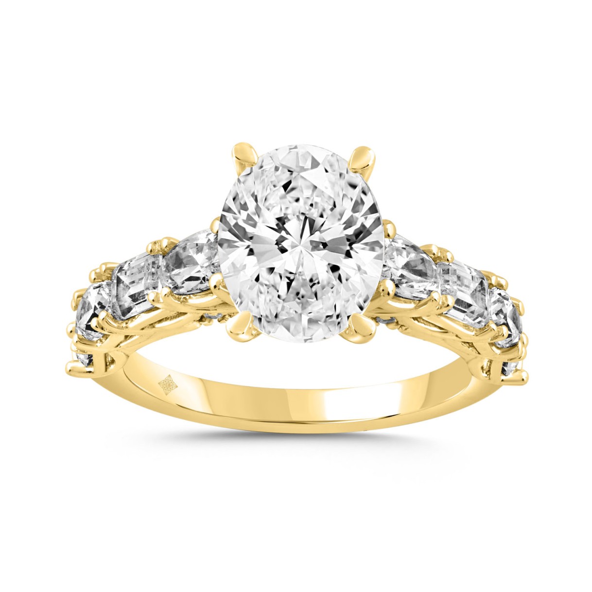 LADIES RING 3 1/2CT ROUND/EMERALD/OVAL DIAMOND 14K YELLOW GOLD (CENTER STONE OVAL DIAMOND 2.00CT) 1 LADIES RING 3 1/2CT ROUND/EMERALD/OVAL DIAMOND 14K YELLOW GOLD (CENTER STONE OVAL DIAMOND 2.00CT) - Image 1