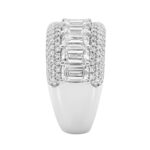Elegant 14K White Gold Ladies Ladies Ring 3 1/4Ct Round & Emerald Cut Diamonds - Image 3