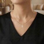 LADIES PENDANT 0.15CT ROUND/BAGUETTE DIAMOND 10K YELLOW GOLD - Image 5