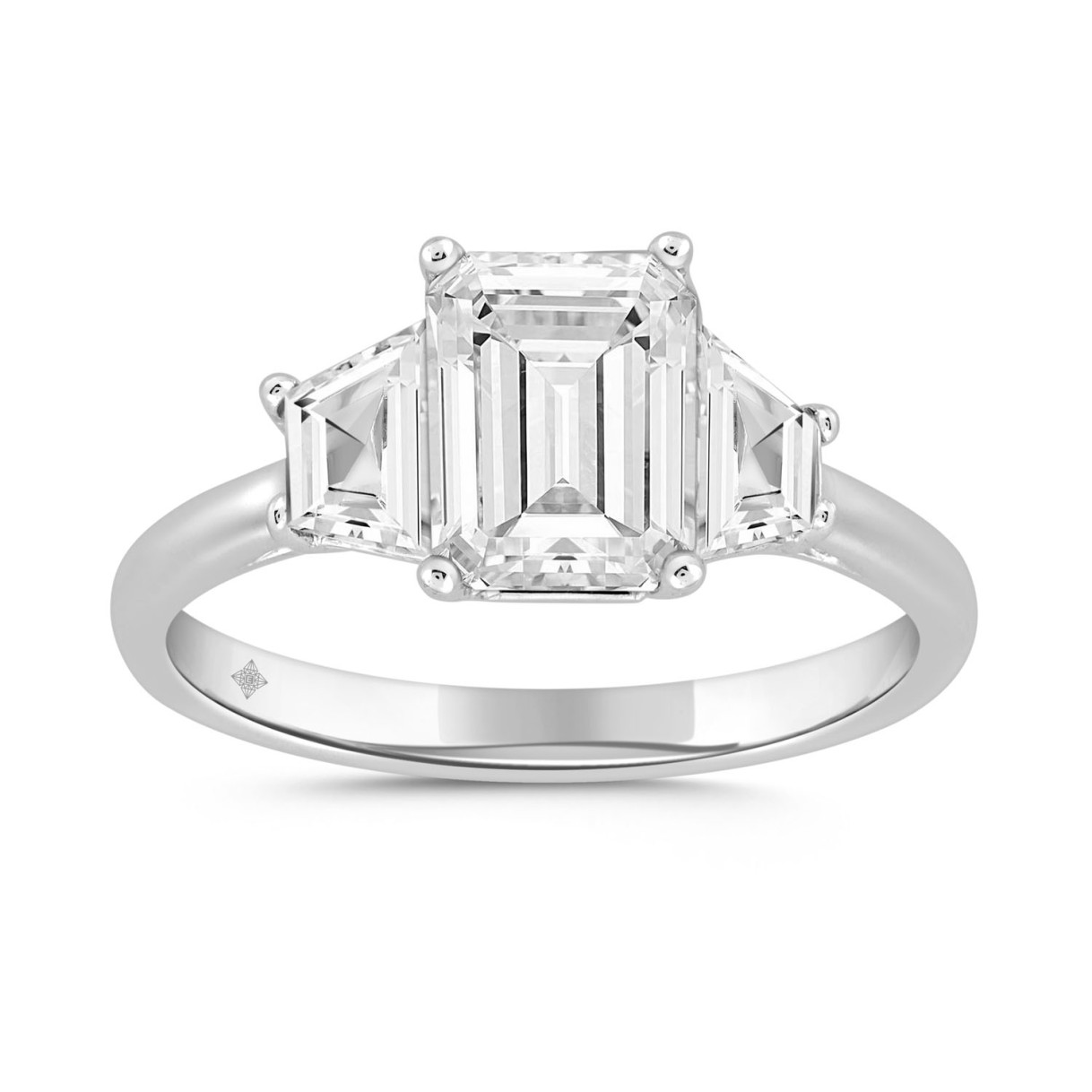 LADIES RING 2 3/4CT ROUND/TRAPEZOID/EMERALD DIAMOND 14K WHITE GOLD 1 LADIES RING 2 3/4CT ROUND/TRAPEZOID/EMERALD DIAMOND 14K WHITE GOLD - Image 1