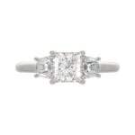 14K WHITE GOLD 1 3/4CT PRINCESS/TRAPEZOID DIAMOND LADIES RING (CENTER STONE PRINCESS DIAMOND 1 1/4CT) - Image 5