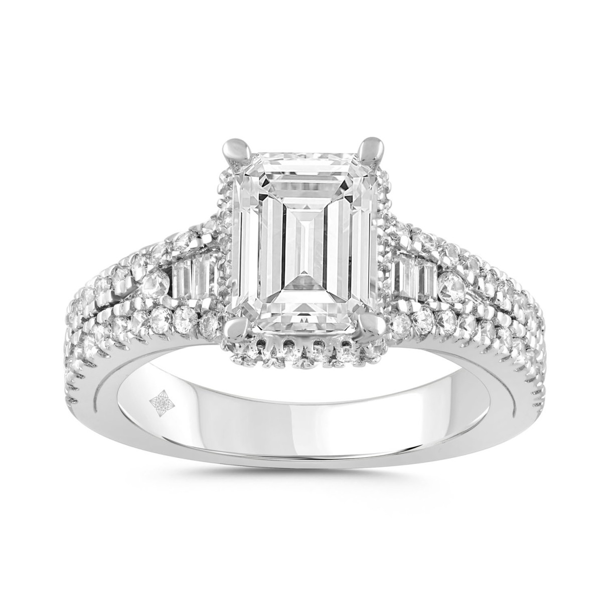 LADIES RING 2 1/2CT ROUND/BAGUETTE/EMERALD DIAMOND 14K WHITE GOLD (CENTER STONE EMERALD DIAMOND 2.00CT) 1 LADIES RING 2 1/2CT ROUND/BAGUETTE/EMERALD DIAMOND 14K WHITE GOLD (CENTER STONE EMERALD DIAMOND 2.00CT) - Image 1