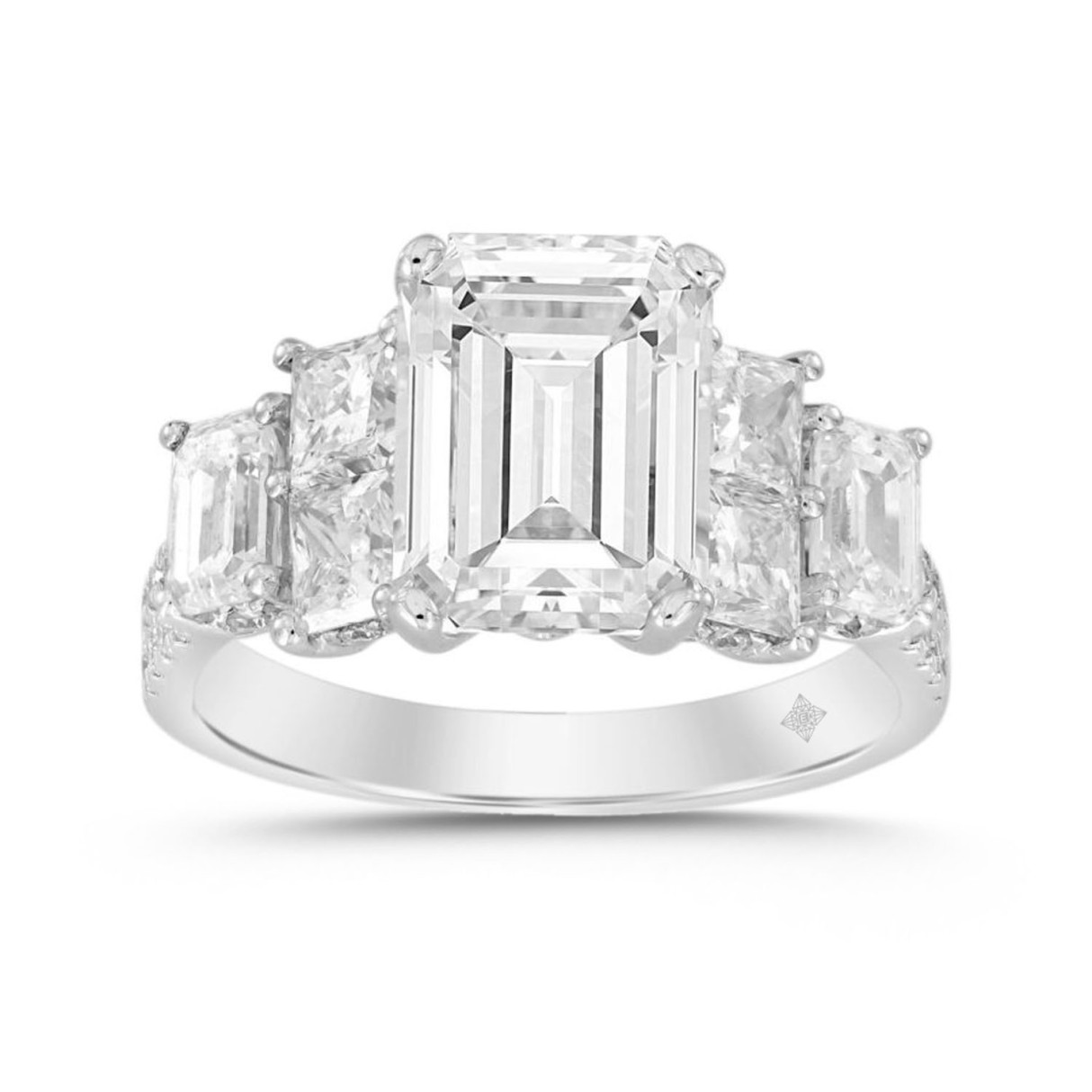 LADIES RING 5CT ROUND/PRINCESS/EMERALD DIAMOND 14K WHITE GOLD (CENTER STONE EMERALD DIAMOND 3CT ) 1 LADIES RING 5CT ROUND/PRINCESS/EMERALD DIAMOND 14K WHITE GOLD (CENTER STONE EMERALD DIAMOND 3CT ) - Image 1