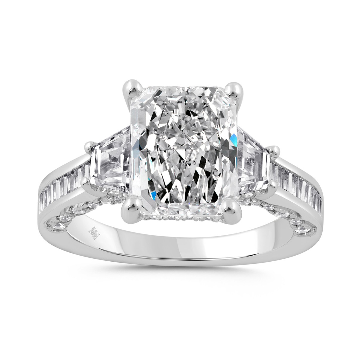 14K WHITE GOLD 4 1/4CT ROUND/RADIANT/BAGUETTE /TRAPEZOID DIAMOND LADIES RING 1 14K WHITE GOLD 4 1/4CT ROUND/RADIANT/BAGUETTE /TRAPEZOID DIAMOND LADIES RING - Image 1