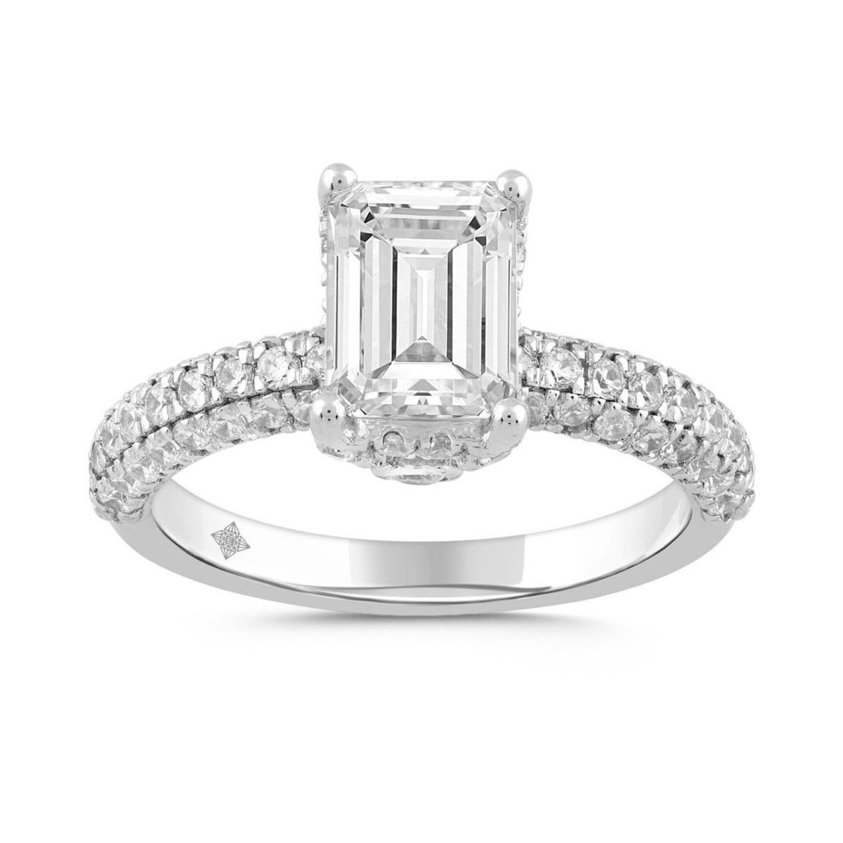 LADIES RING 2 3/4CT ROUND/EMERALD DIAMOND 14K WHITE GOLD (CENTER STONE EMERALD DIAMOND 2CT ) 1 LADIES RING 2 3/4CT ROUND/EMERALD DIAMOND 14K WHITE GOLD (CENTER STONE EMERALD DIAMOND 2CT ) - Image 1