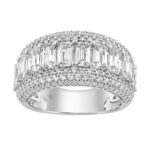 Elegant 14K White Gold Ladies Ladies Ring 3 1/4Ct Round & Emerald Cut Diamonds