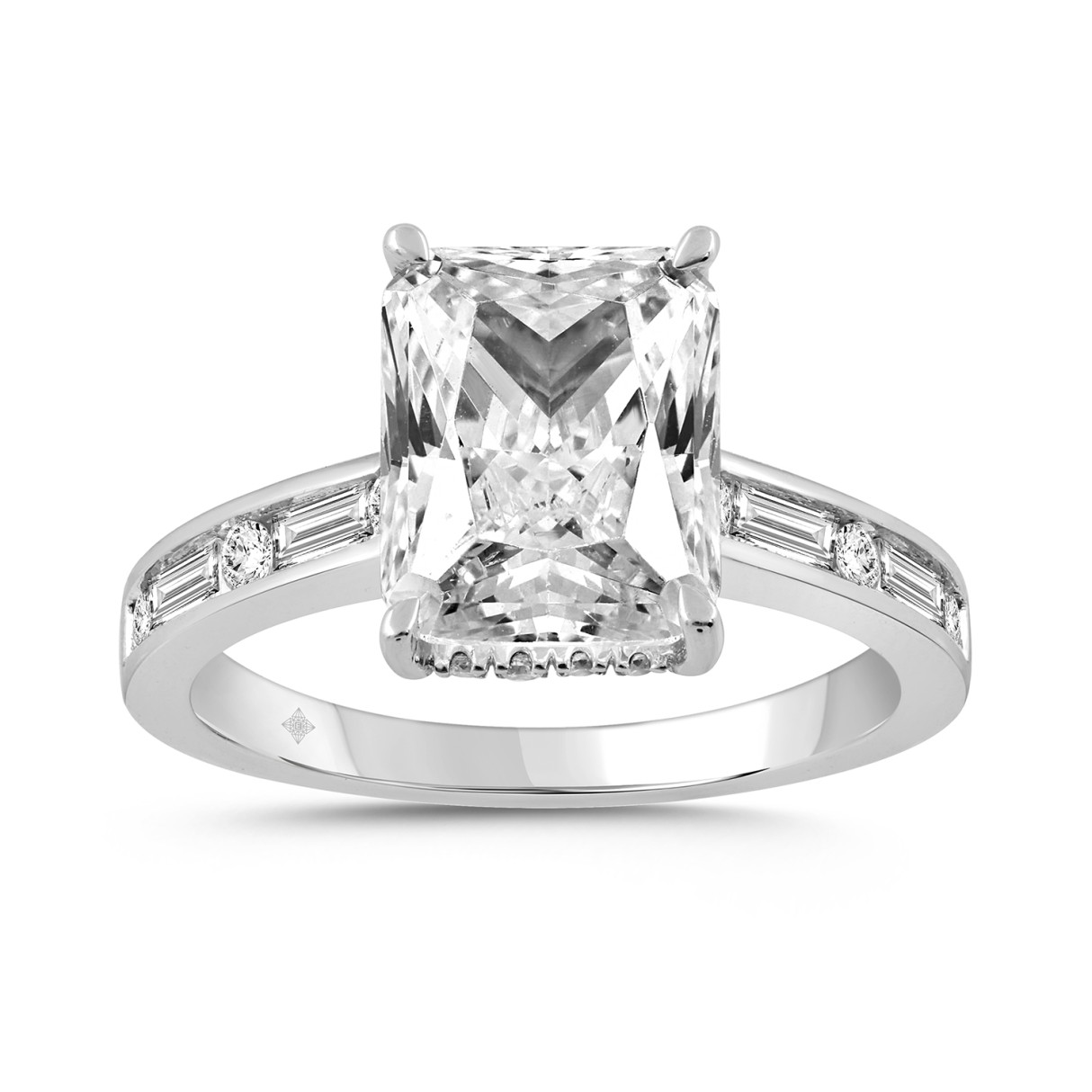 14K WHITE GOLD 3 1/2CT ROUND/BAGUETTE/RADIANT DIAMOND LADIES RING (CENTER STONE RADIANT DIAMOND 3CT) 1 14K WHITE GOLD 3 1/2CT ROUND/BAGUETTE/RADIANT DIAMOND LADIES RING (CENTER STONE RADIANT DIAMOND 3CT) - Image 1